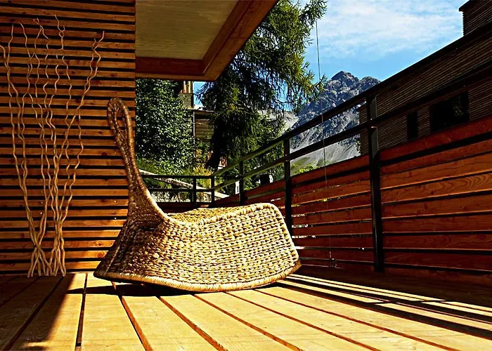 Raetia Nana 아로사